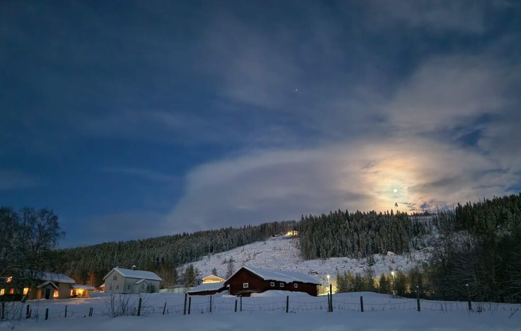 満月と雪 in ノルウェー
